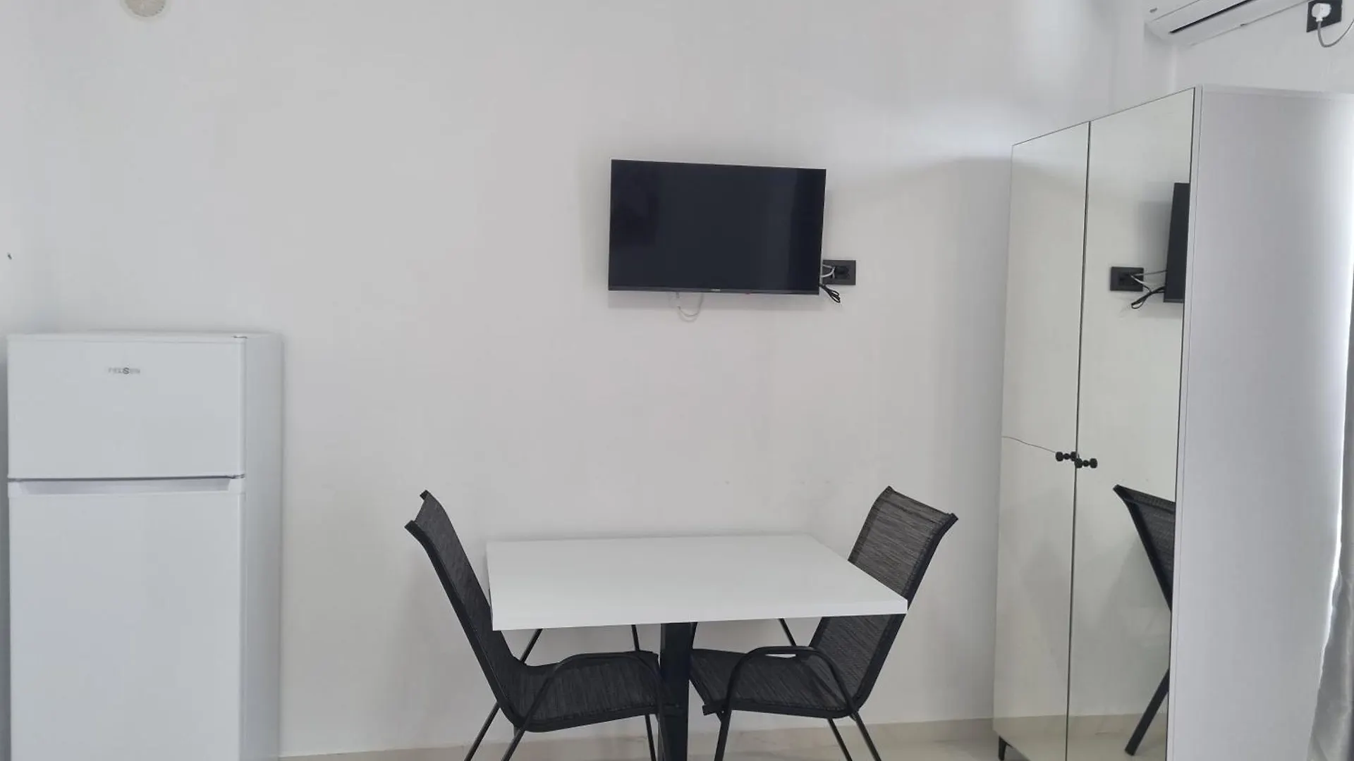 Shejla'S Apartments Ksamil Albania